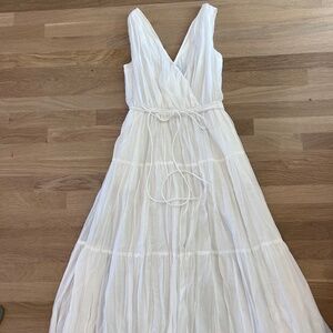 Worn once! Gap White Pleated Tiered Maxi Dress w/ Tie waist